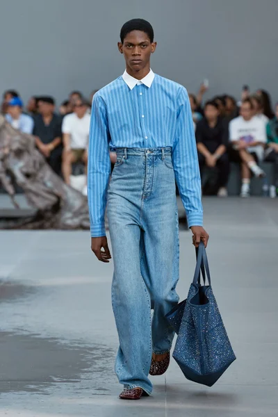 Look 30